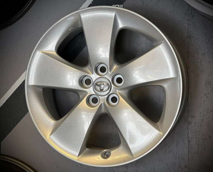 <font face='Tahoma'>vieglmetāla diski</font> Toyota Original