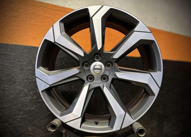 <font face='Tahoma'>vieglmetāla diski</font> Volvo Original