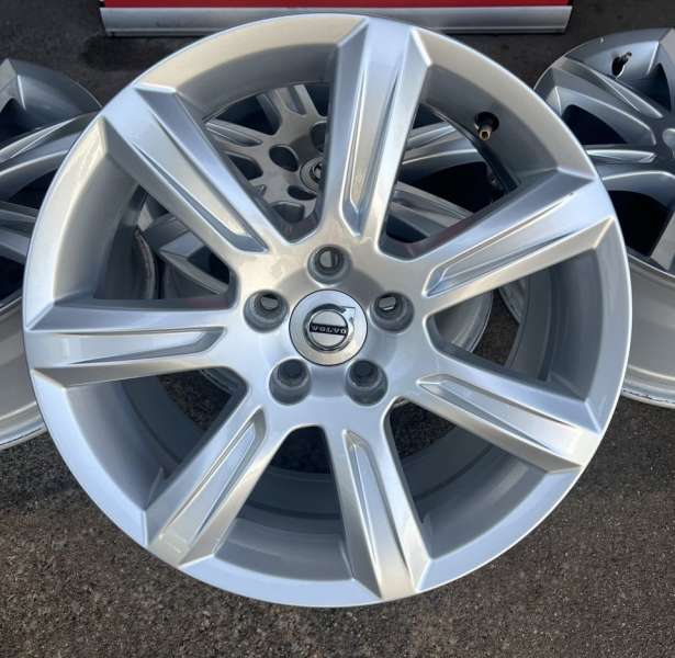<font face='Tahoma'>vieglmetāla diski</font> Volvo Original