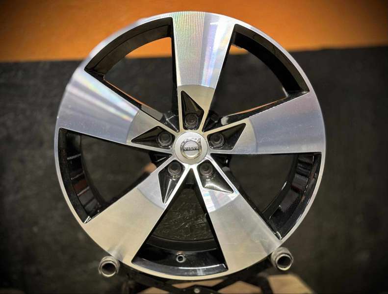 <font face='Tahoma'>vieglmetāla diski</font> Volvo Original
