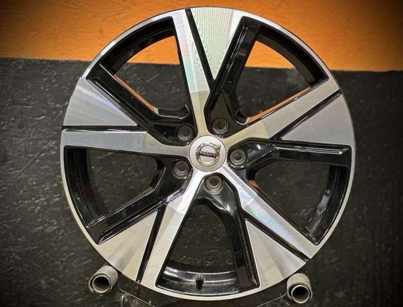 <font face='Tahoma'>vieglmetāla diski</font> Volvo Original