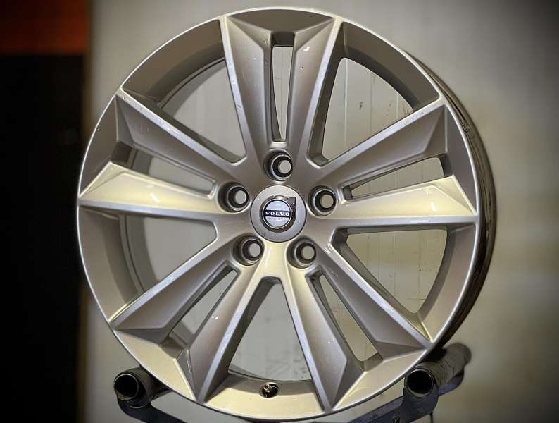 <font face='Tahoma'>vieglmetāla diski</font> Volvo Original